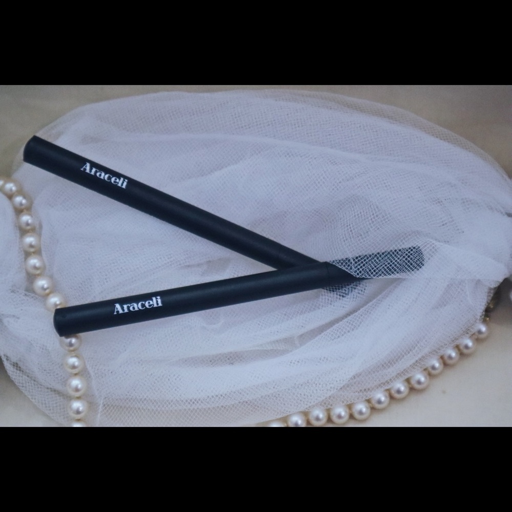 Araceli - ojos perfectos liquid eyeliner black